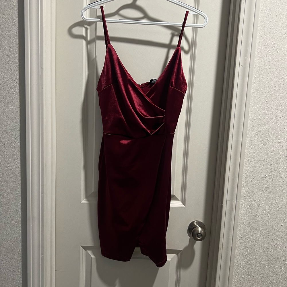Elegant Burgundy Spaghetti Strap Mini Dress
